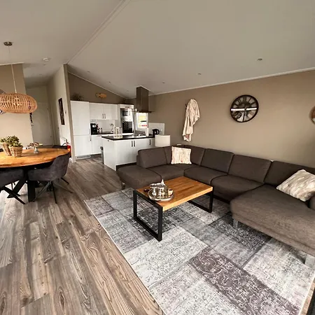 בית נופש Exclusieve Vakantievilla ***** Markermeer Bovenkarspel